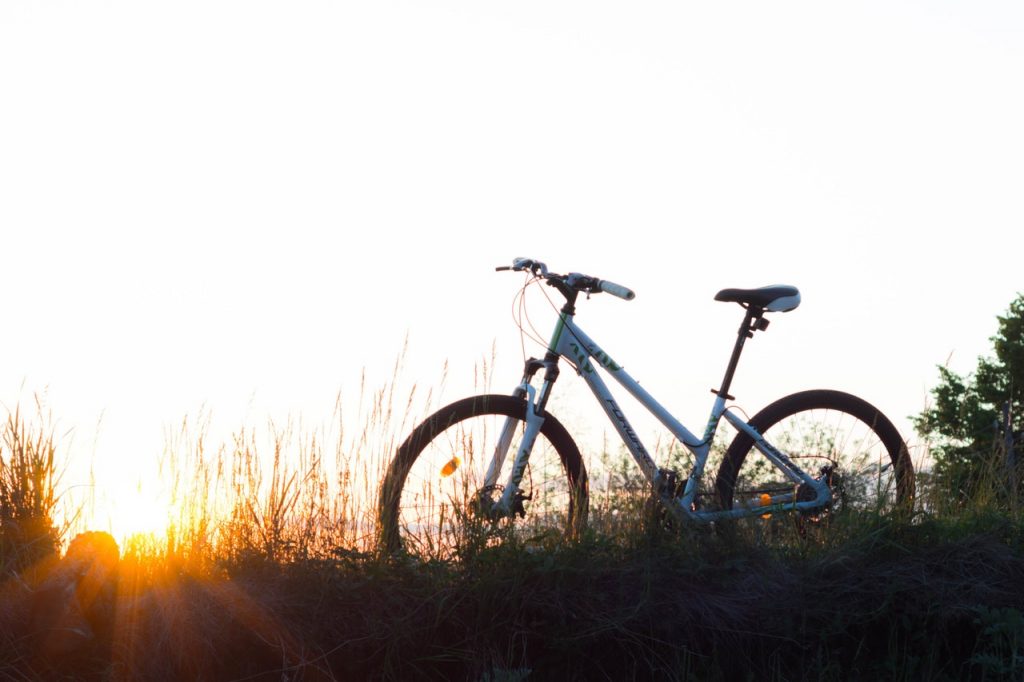 pôr-do-sol bicicleta