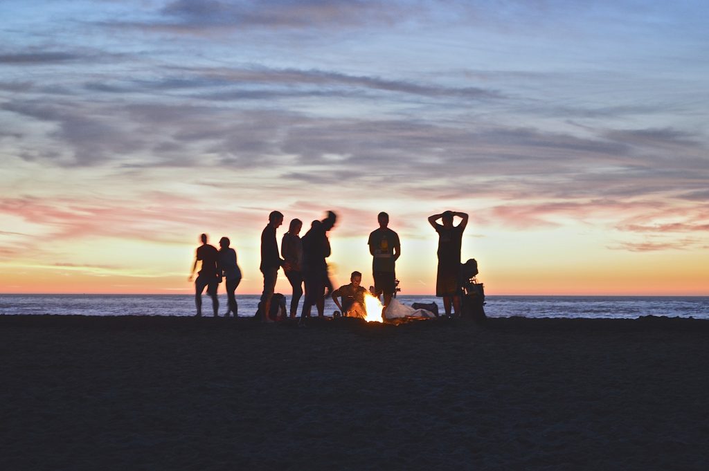 Camping na praia é ideal para quem deseja economizar com hospedagem