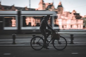 Trabalhar de bicicleta é a opção escolhida por muitas pessoas